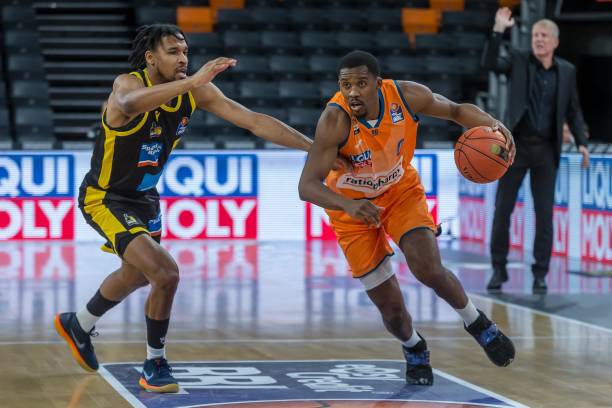 这使得他在 这使得他在