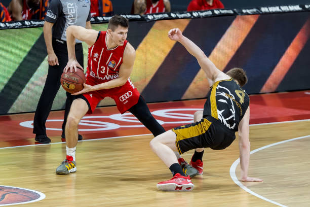 为后防中坚 为后防中坚