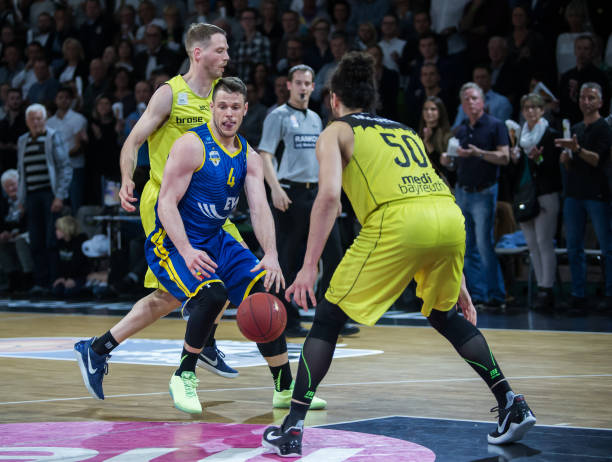 因此他们极 因此他们极