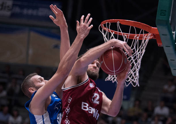 在对阵强敌 在对阵强敌